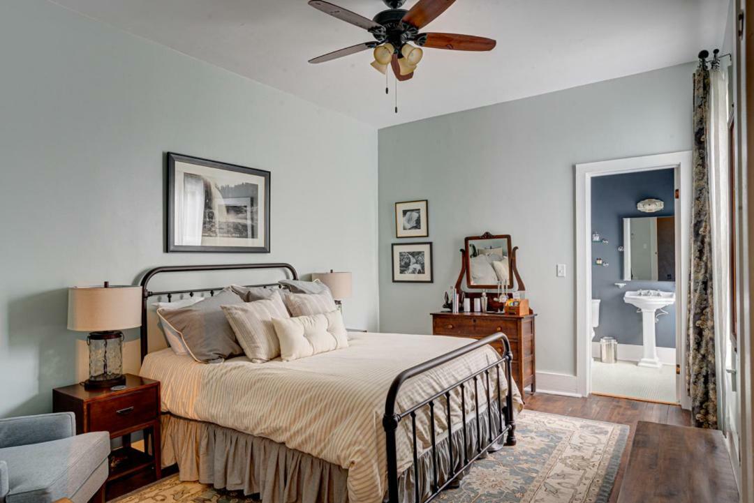 Lodge Historic Birch And